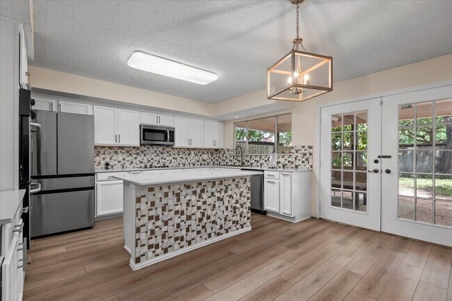 Building Photo - 13022 Hollow Brook Dr