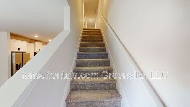 Building Photo - 312 Highline Trl