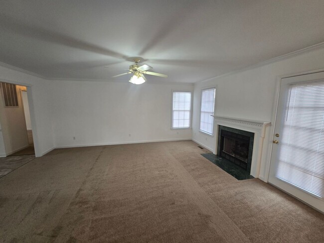 Building Photo - 3 bedroom rancher  in City of Colonial Hei...
