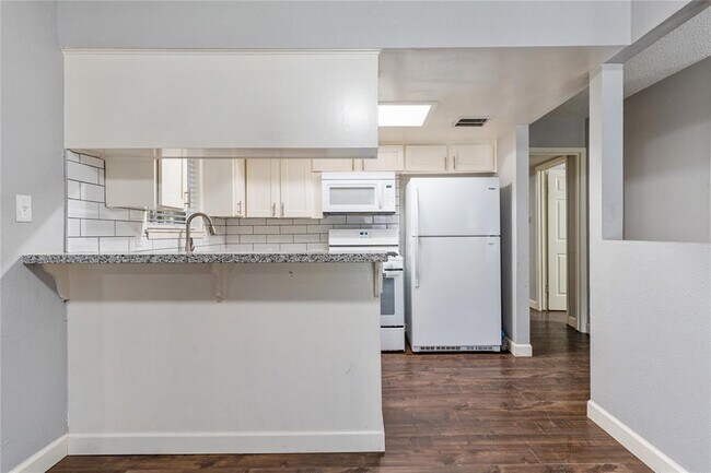 Building Photo - 4514 Oak Shadows Dr