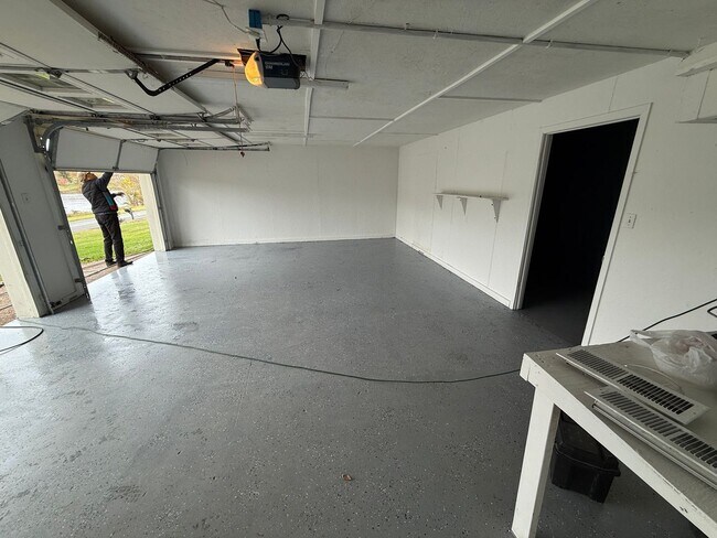 Building Photo - Enjoy Panoramic Holston River Views from T...