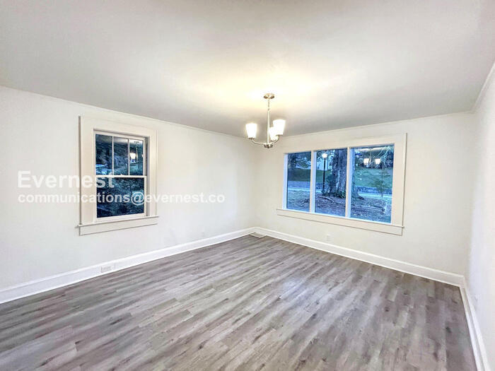 Building Photo - 1026 Lynhurst Dr SW