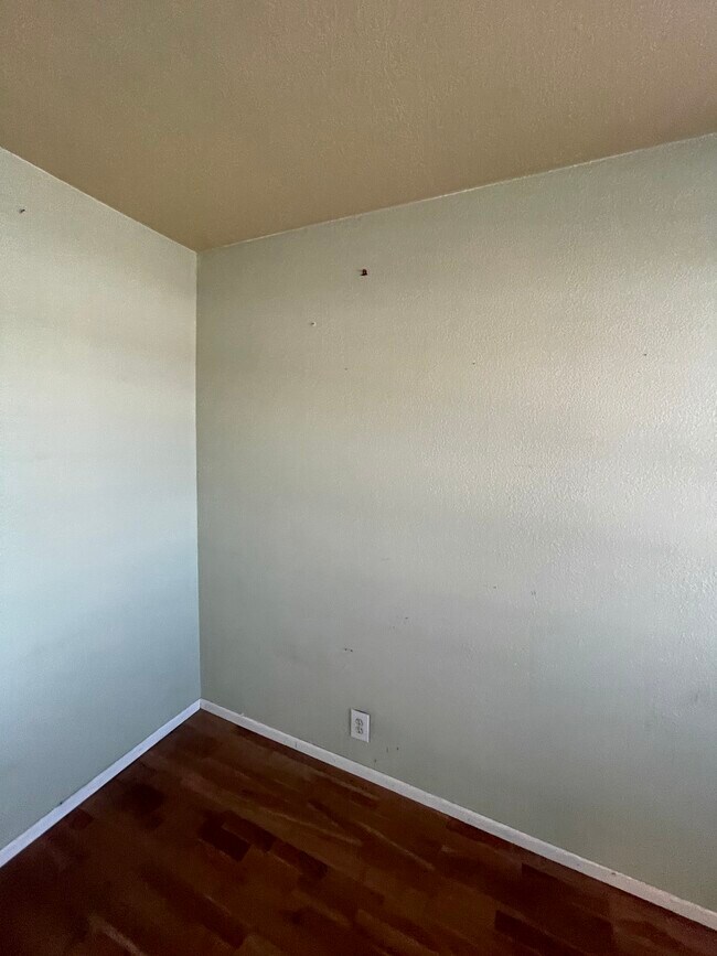 Building Photo - 15946 Vanowen St