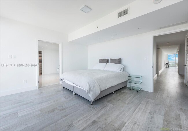 Building Photo - 400 Sunny Isles Blvd