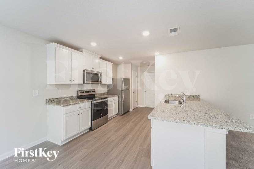 Building Photo - 8421 Deerwood Rd