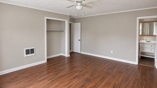 Building Photo - 1415 Geeston St