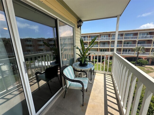 Building Photo - 6300 Seawall Blvd