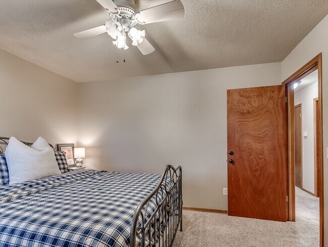 Building Photo - Fully Furnished Short Term Rental