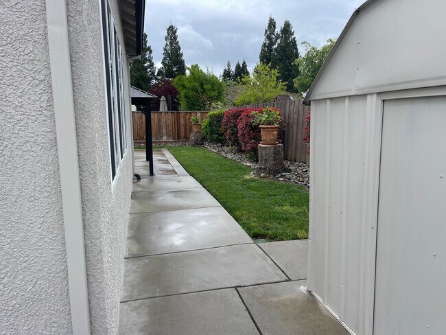 Building Photo - Immaculate 4br Pet Friendly Home in Morada