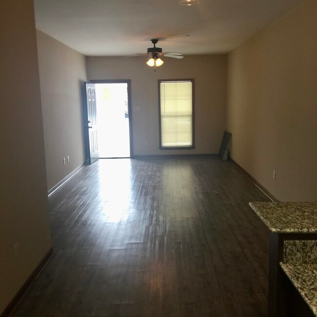 Building Photo - 641 W McNeese St