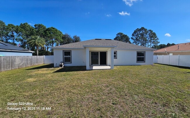 Building Photo - Newer Home - Bright & Open Floor Plan