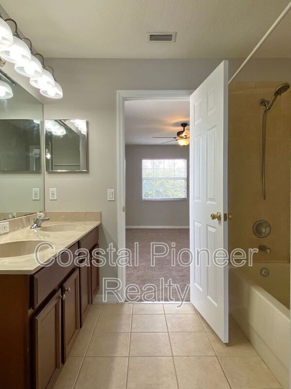 Building Photo - 8807 Cameron Crest Dr