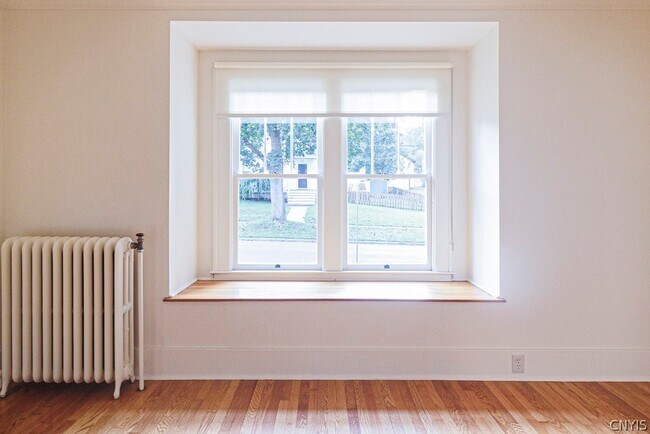 Building Photo - 6 Sanger Ave