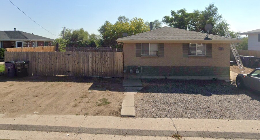 Building Photo - 4590 W Dakota Ave