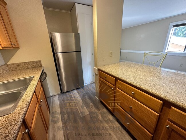 Building Photo - Cute One Bedroom! Will be Newly Painted!