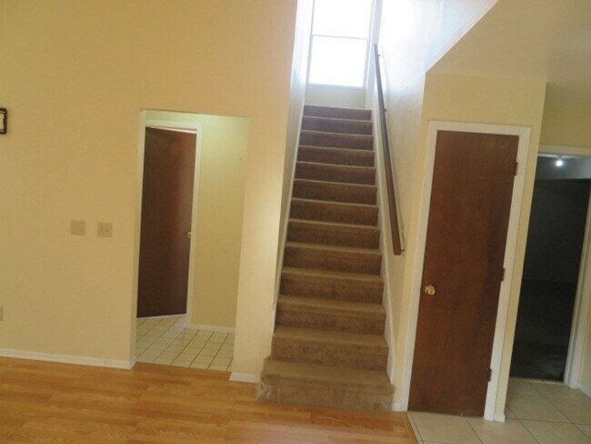 Building Photo - OVIEDO 3BR 2BA home in Alafaya Woods! Fenc...