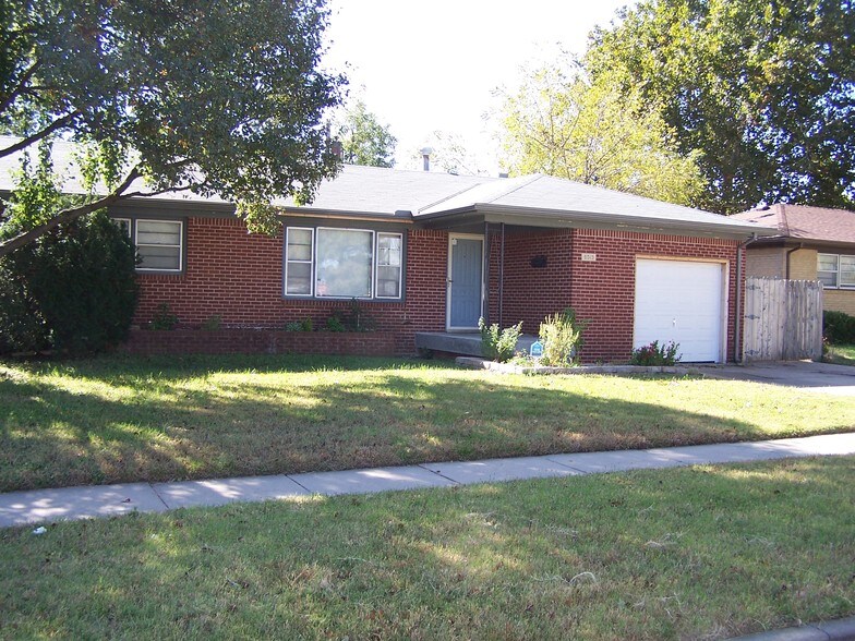 Building Photo - 8013 E Orme St