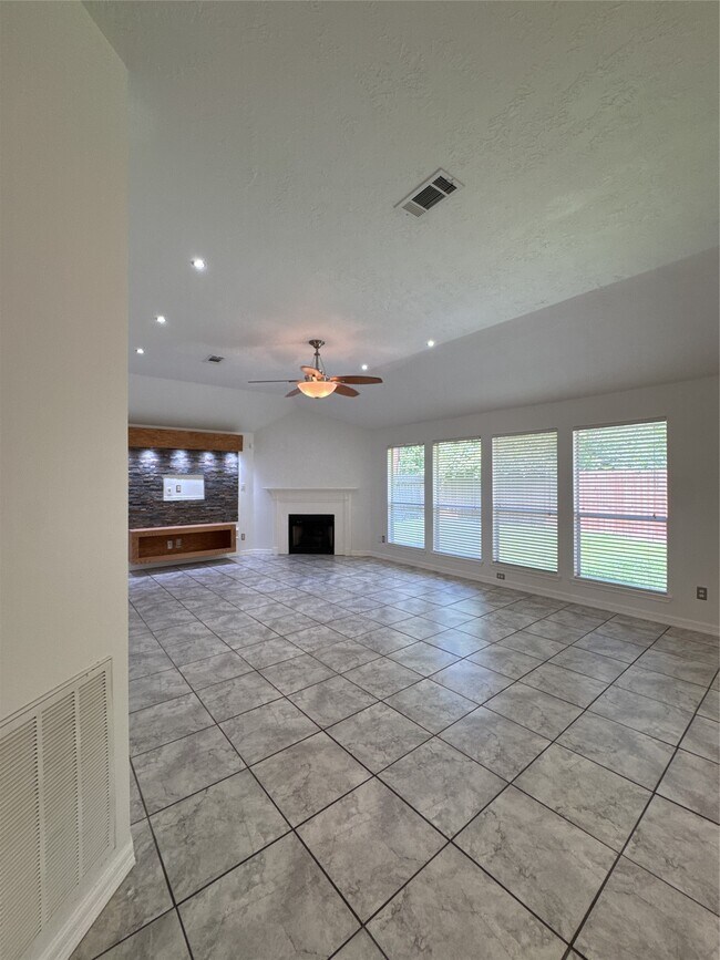 Building Photo - 3210 Woodcreek Glen Ln
