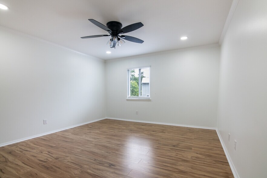 Building Photo - 500 Woodland Dr