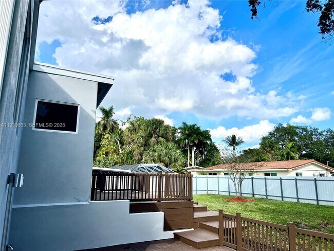 Building Photo - 2536 Flamingo Ln