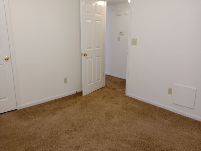 Building Photo - 3500-3502-3502 Delmar Ct