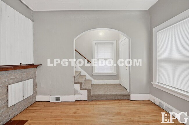 Building Photo - 4120 Parrakeet Ave