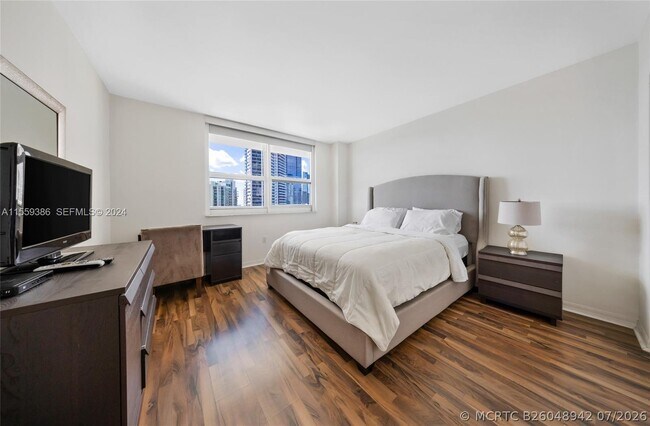 Building Photo - 1155 Brickell Bay Dr