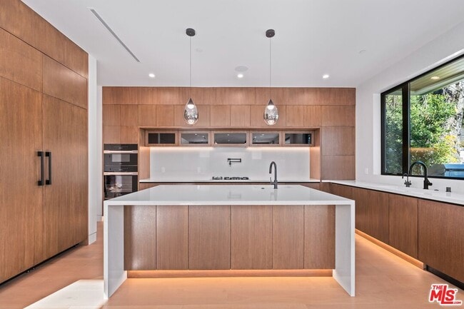 Building Photo - 4708 Noble Ave