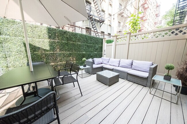 Building Photo - 65 W 107th St