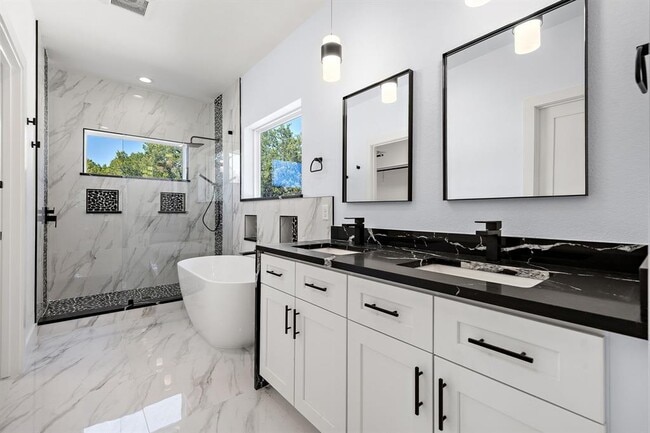 Building Photo - 3013 Clark Ave