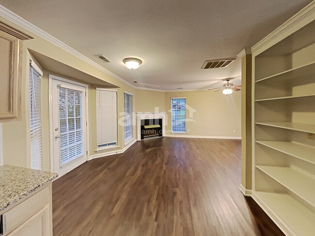 Building Photo - 14921 Ashlight Dr