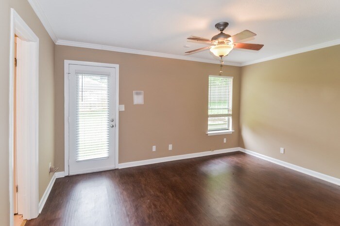 Building Photo - 6709 Woodglen Ct