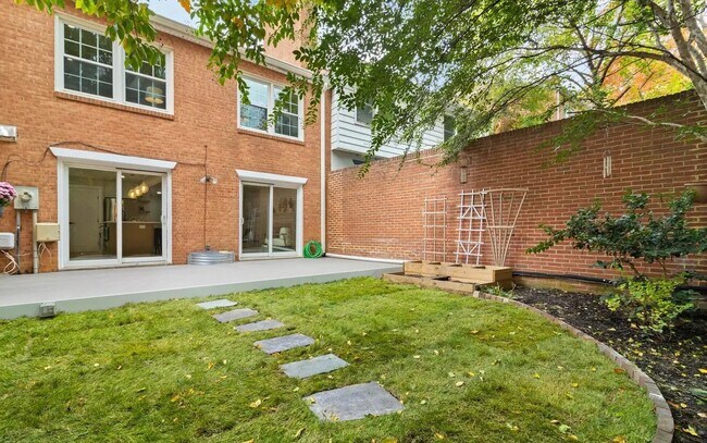 Building Photo - 3920-3912 12th St S