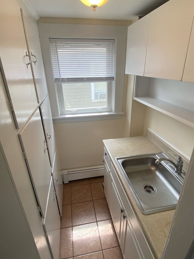 Building Photo - 11 Clark St