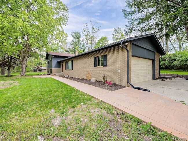 Building Photo - 7580 Thornwood St