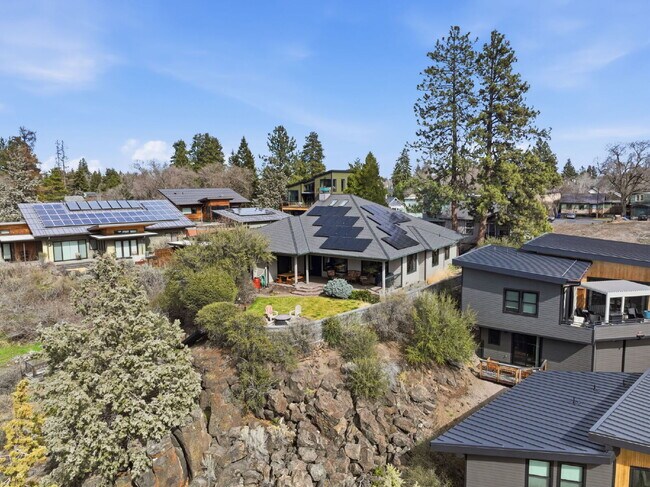 Building Photo - Beautiful 3-Bedroom Home Above Miller’s Landing with River and Mountain Vistas