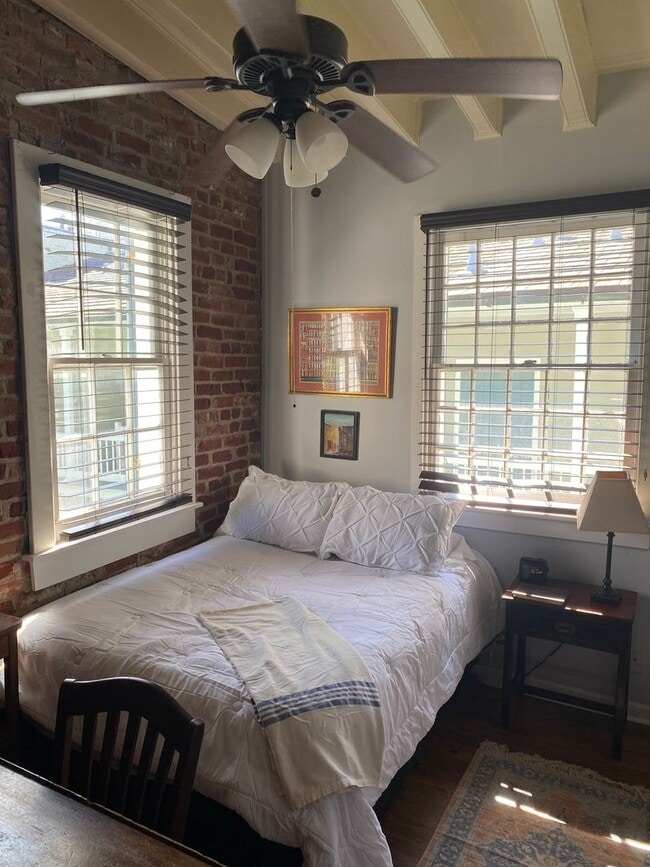 Building Photo - 1 BR / 1BA French Quarter Apt in Historic ...