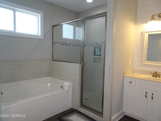 Building Photo - 217 Bogue Carrier Ct