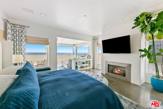 Building Photo - 1341 Palisades Beach Rd