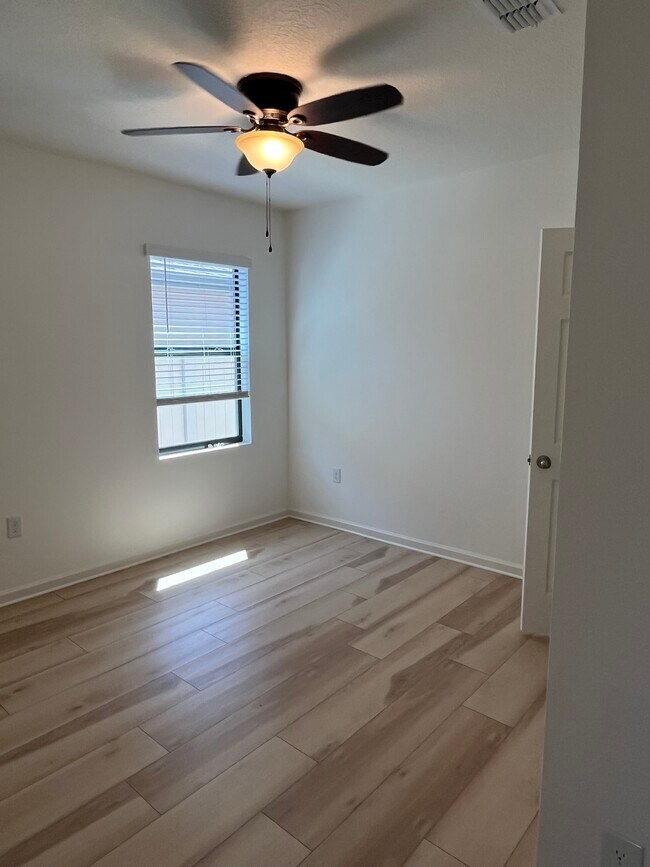 Building Photo - 377 Snook Pl