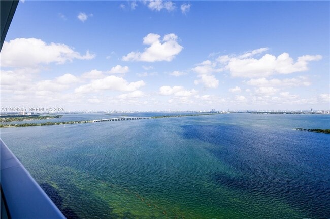 Building Photo - 700 NE 24th St