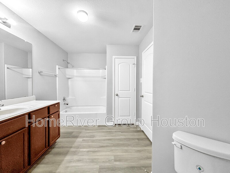 Building Photo - 503 Pedroso Dr