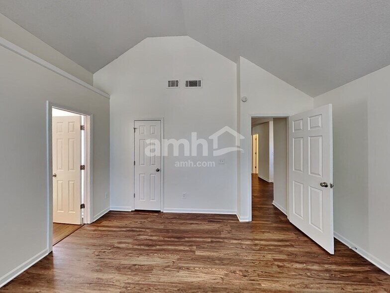 Building Photo - 3013 Summer Breeze Dr