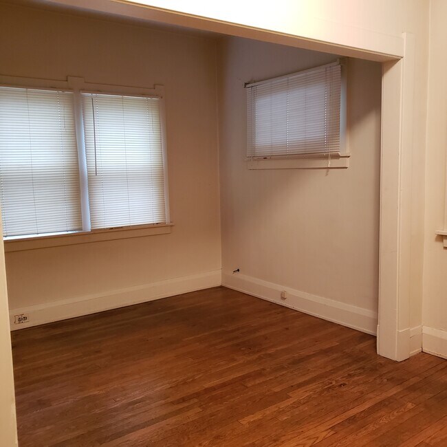 Building Photo - 2145 Scottwood Ave