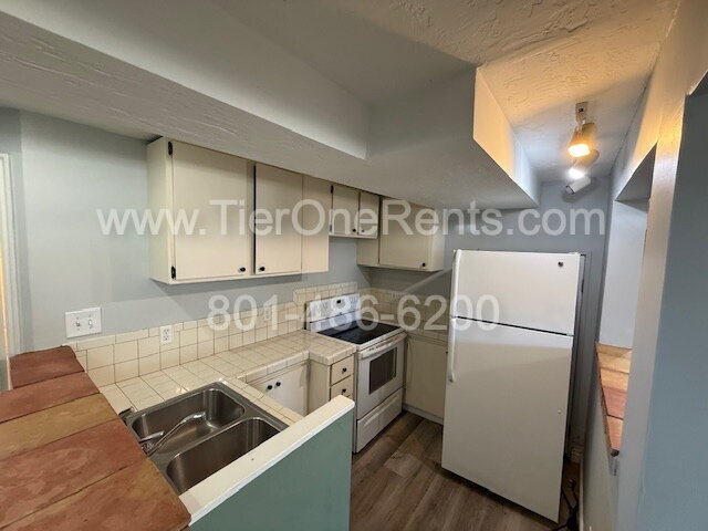 Building Photo - NO DEPOSIT option available for qualified ...