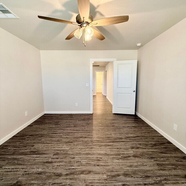 Building Photo - 1/2 Off First Months Rent! - 3 Bedroom 2 Bath Home Available Now In Elm Meadows!