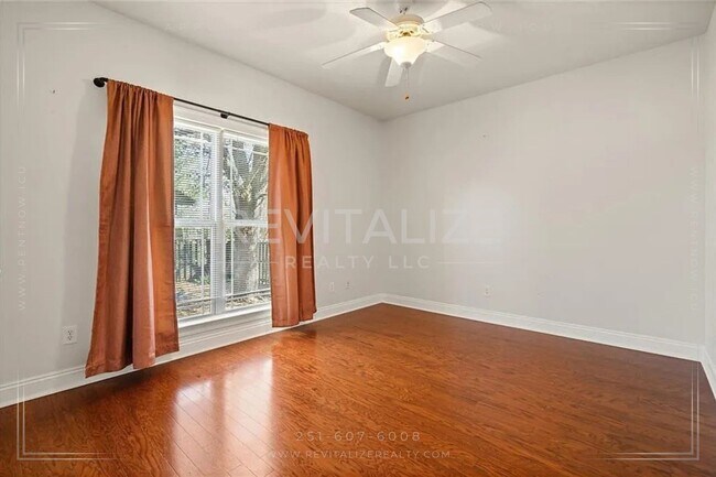 Building Photo - Charming 4 Bedroom/2.5 Bathroom in Fairhope!