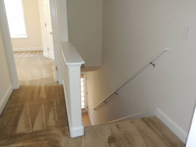 Building Photo - Beautiful Townhome in Tucker Creek