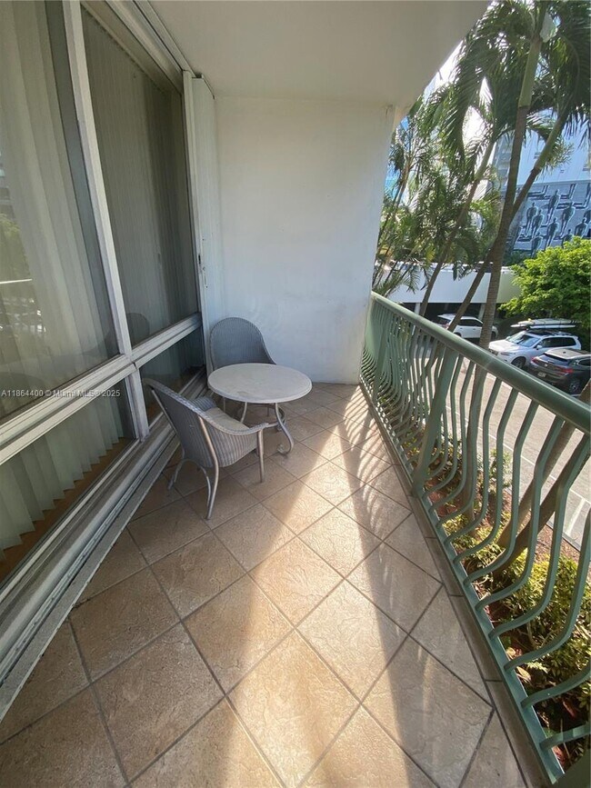 Building Photo - 1408 Brickell Bay Dr
