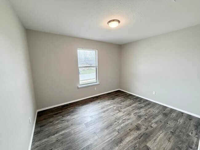 Building Photo - 633 S Southgate Dr